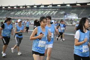 BIB: 505
                            <button type="button" onclick="openModal(10466154)" class="btn btn-primary btn-sm float-right btn-popup" data-toggle="modal" data-target=".modal-high-quality">
                        <i class="fas fa-shopping-cart"></i> Add to Cart
                    </button>
                                            <button type="button" onclick="isThisMe(10466154, true)" class="btn btn-success btn-sm float-right btn-popup btn-isme hidden" data-toggle="tooltip" data-placement="bottom" title="นี่คือรูปของคุณใช่ไหม คลิกที่นี่เพื่อเอาเข้าอัลบั้ม">
                        <i class="fas fa-plus"></i> Add to album
                    </button>
                    <button type="button" onclick="isThisMe(10466154, false)" class="btn btn-warning btn-sm float-right btn-popup btn-isnotme hidden">
                        <i class="fas fa-ban"></i> Remove from album
                    </button>